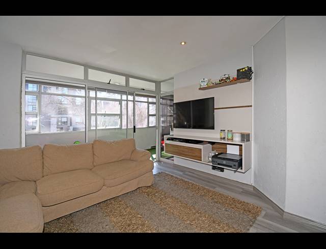 2 BEDROOM APARTMENT FOR SALE IN HOUGHTON ESTATE